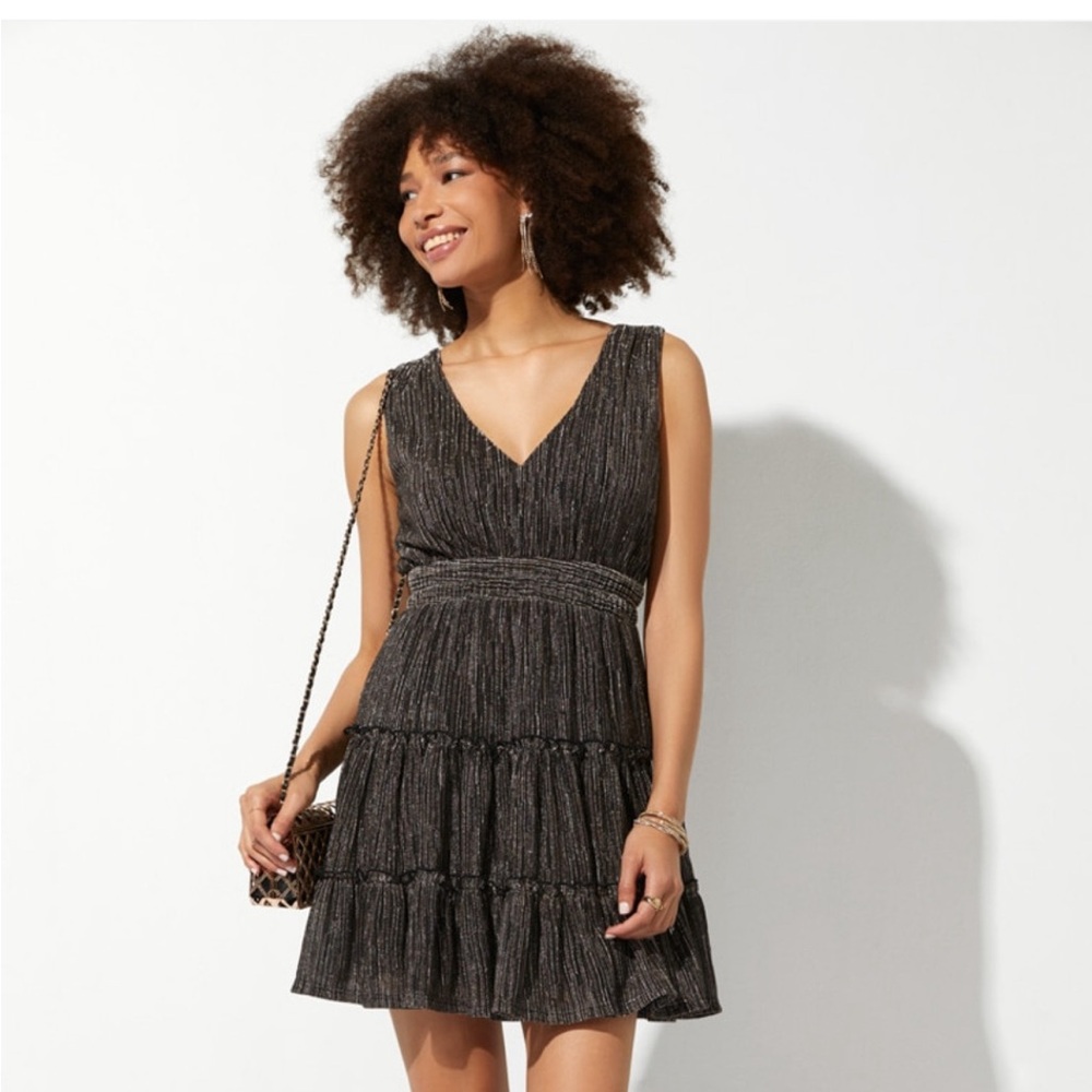 Francesca’s Audrey Parks tiered metallic party dress